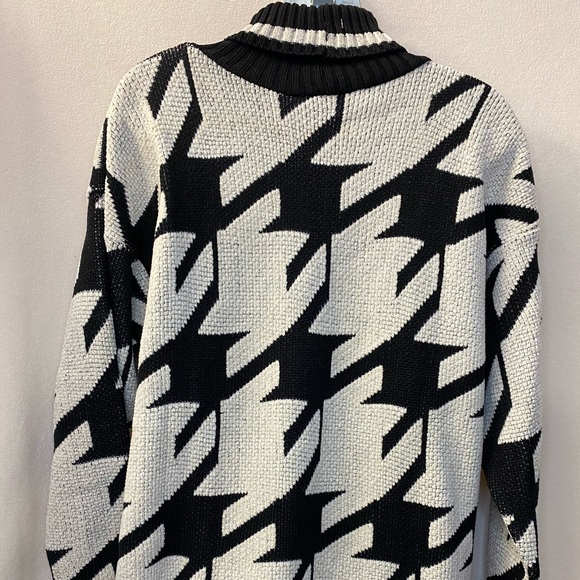 Vintage 80’s Delia McKain Houndstooth Turtle Neck - Picture 2 of 7